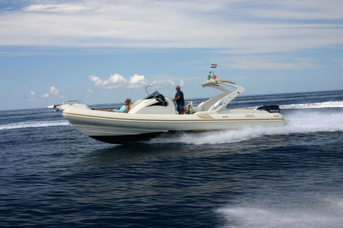Barco inflável com motor de popa - Piranha 10m - Piranha Ribs Ltd - bimotor / semirrígido / com console central