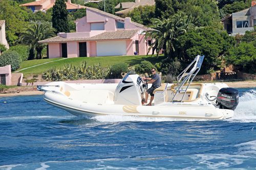 Barco inflável com motor de popa - Piranha 8m - Piranha Ribs Ltd - semirrígido / com console central / máx. 18 pessoas