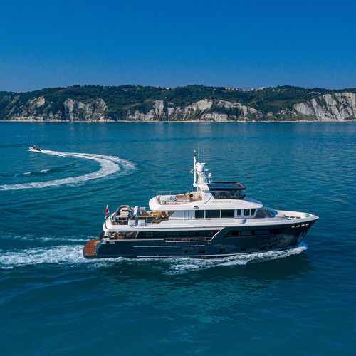 Superiate de cruzeiro - DARWIN CLASS - Cantiere Delle Marche - com casa do leme / 5 cabines / 4 cabines