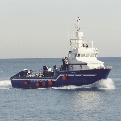 Navio de pesca profissional atuneiro cercador - 5000 - 4000 TC - ARESA SHIPYARD - em PRFV / em aço