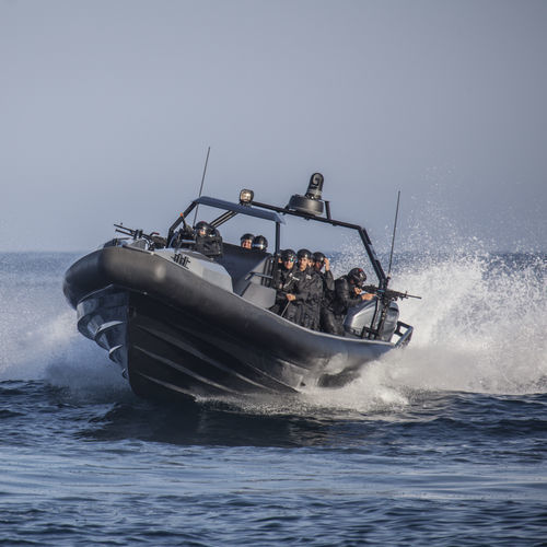 Barco profissional barco-patrulha - 1700 BLACK FALCON - ARESA SHIPYARD - com motor de popa / em PRFV