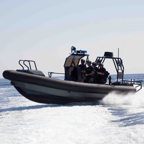 Barco profissional com motor de popa - 650 COMMANDOS RFB - ARESA SHIPYARD - em PRFV / barco inflável semirrígido