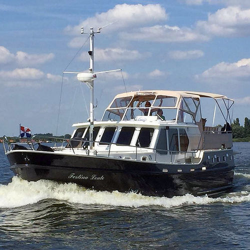 Lancha Express Cruiser com motor de centro - 1330  - De Alm  - com flybridge / fluvial
