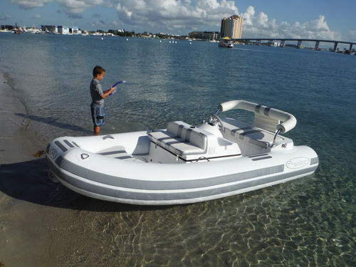 Barco inflável com hidrojato - Sprinter F11 - Aquascan Inc - de casco rígido (RIB) / com console central / máx. 5 pessoas