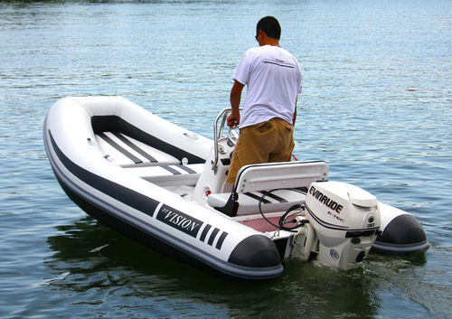Barco inflável com motor de popa - Storm 13 - Aquascan Inc - semirrígido / com console lateral / máx. 4 pessoas