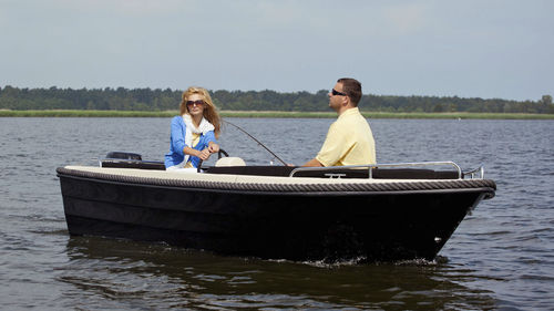 Lancha de proa aberta com motor de popa - Admiral 420 - Admiral Boats S.A. - elétrica / com console dupla / máx. 6 pessoas