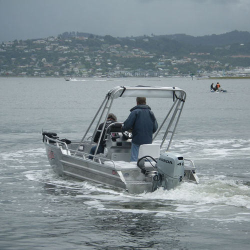 Lancha de console central com motor de popa - AG 430 LE - Ocean Legacy Marine - de pesca esportiva / em alumínio / máx. 4 pessoas