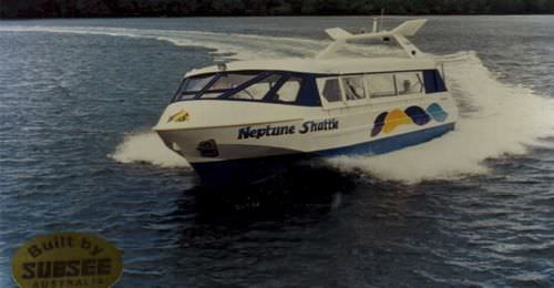 Barco profissional barco de passeio - TRANSIT SHUTTLE - English Engineering - com motor de centro