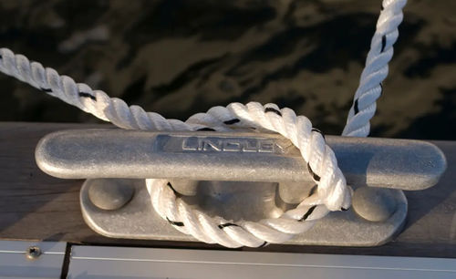 Cunho de amarração para barco - Lindley Marinas - plano / em alumínio fundido