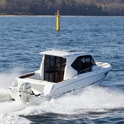 Lancha Cabin Cruiser com motor de popa - 750 - Galia Boats - com hard-top / com casa do leme / de pesca esportiva