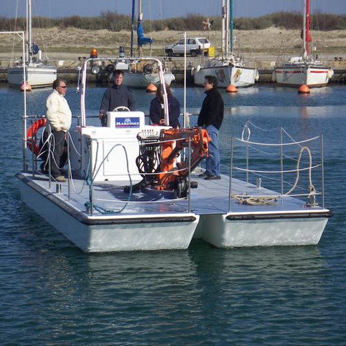 Barco profissional barcaça de trabalho - MARTINEZ CONSTRUCTIONS NAVALES - catamarã / com motor de popa