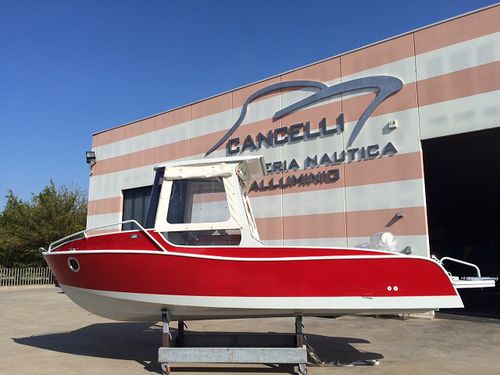 Barco de pesca-passeio com motor de popa - 700 MAX - NAUTICA CANCELLI CESARE - com casa do leme / em alumínio / com solário