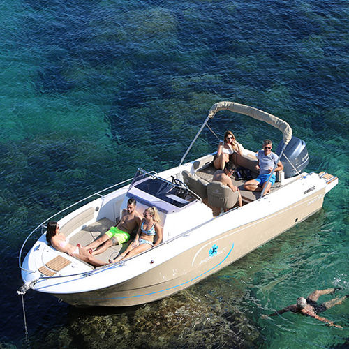 Lancha de console central com motor de popa - 750  - Pacific Craft - máx. 12 pessoas / com cabine / com solário