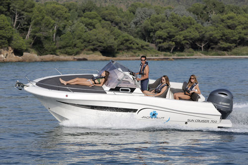 Lancha walkaround com motor de popa - 700 Sun - Pacific Craft - com console dupla / máx. 7 pessoas / com cabine