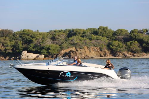 Lancha Cabin Cruiser com motor de popa - 700  - Pacific Craft - open / máx. 8 pessoas / pernoite para 2 pessoas