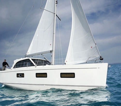 Veleiro de cruzeiro - 42 - ALBATROSS YACHTS - com flybridge fechado / com gurupés