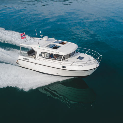Lancha Cabin Cruiser com motor de centro - 930 - Viknes - com hard-top / com casa do leme / máx. 8 pessoas
