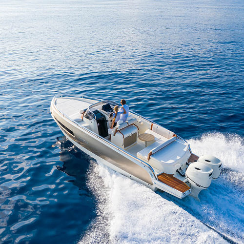 Lancha Cabin Cruiser com motor de popa - GT280S - Invictus Yacht - bimotor / open / esportiva