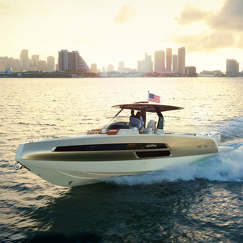 Lancha Express Cruiser com motor de popa - GT370S - Invictus Yacht - bimotor / open / de rabeta