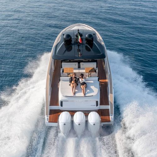 Lancha Express Cruiser com motor de popa - TT420S - Invictus Yacht - trimotor / soft-top / de charter