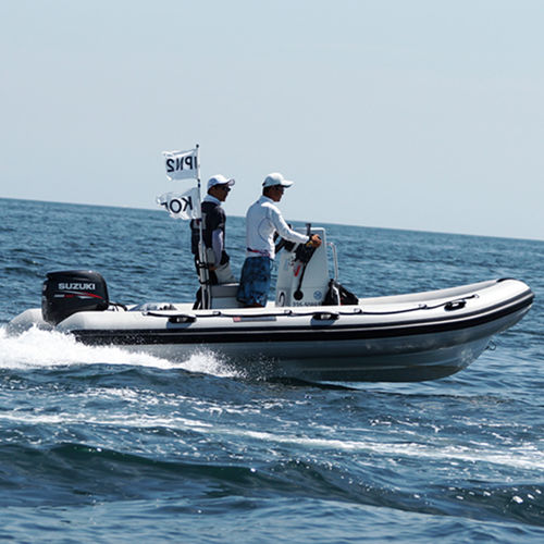 Barco inflável com motor de popa - 480 - Fareast Boats - de casco rígido (RIB) / com console central / máx. 7 pessoas