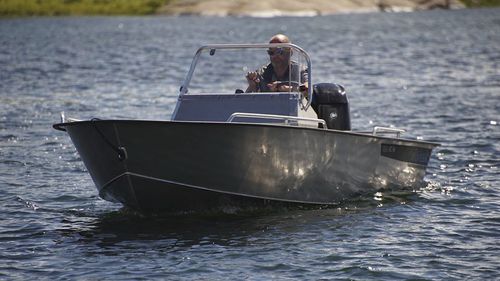 Bote com motor de popa - AC-16 - Alunaut OÜ - com console central / em alumínio / máx. 5 pessoas