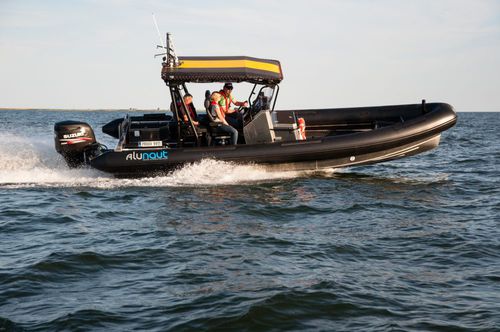 Barco inflável com motor de popa - A8  - Alunaut OÜ - de casco rígido (RIB) / com console central / em alumínio