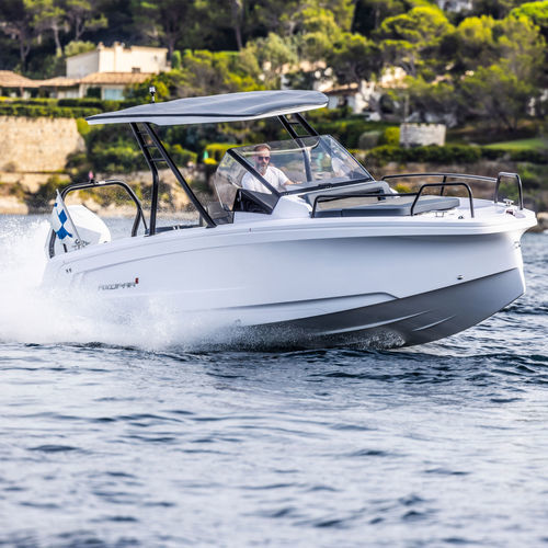 Lancha Cabin Cruiser com motor de popa - 25 CROSS TOP - Axopar Boats Oy - open / com console central / de Crossover