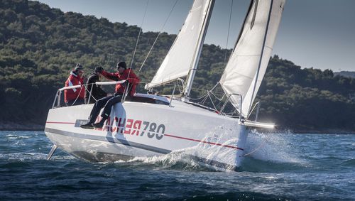 Veleiro de cruzeiro e regata - 780 - Reacher - pernoite para 4 pessoas / com quilha retrátil / com gurupés