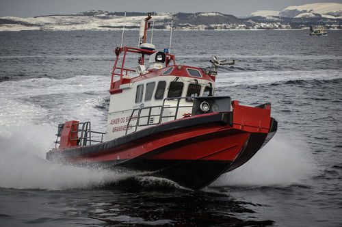 Barco profissional barco de combate a incêndio - ALUSAFE 1150 FIFI - Maritime Partner AS - com motor de centro / em alumínio