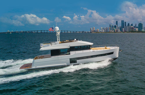 Iate a motor de cruzeiro - 620 - Sundeck Yachts AG - com flybridge / 3 cabines / 4 cabines