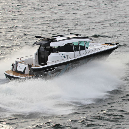 Lancha Express Cruiser com motor de centro - COMMUTER 35 - ARCTIC Boats - a diesel / bimotor / com casa do leme