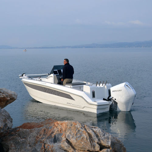 Lancha de console central com motor de popa - 190 SF - Compass Boats - de pesca esportiva / máx. 7 pessoas / com solário