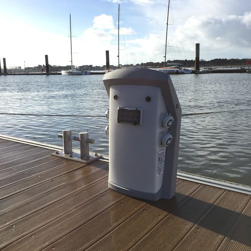 Torre com iluminação embutida - ORION - GAPE - de distribuição elétrica / de distribuição de água / para píer