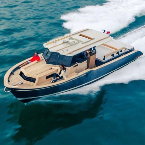 Lancha Express Cruiser com motor de centro - BOTHAM - BÔ YACHTING / Bonnin-Bossuet - bimotor / com hard-top / rápida