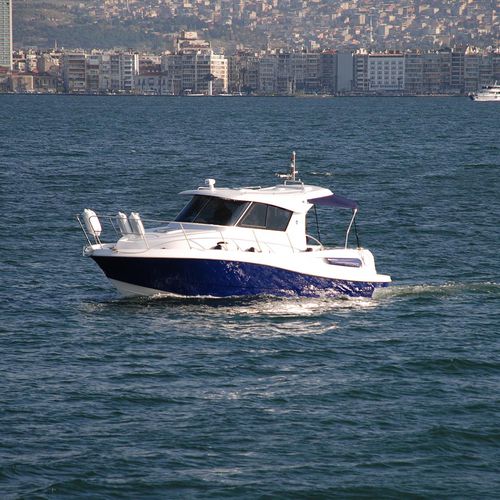 Lancha Cabin Cruiser com motor de centro - GOBY 280 - MERCAN YACHTING - com hard-top / em fibra de vidro / máx. 7 pessoas