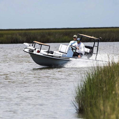 Lancha de console central com motor de popa - Mosquito - Beavertail Skiffs - de pesca esportiva / single skiff / com solário