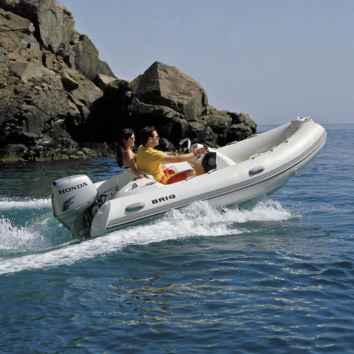 Barco inflável com motor de popa - E380 - Brig U.S.A. LLC - semirrígido / com console lateral / máx. 5 pessoas