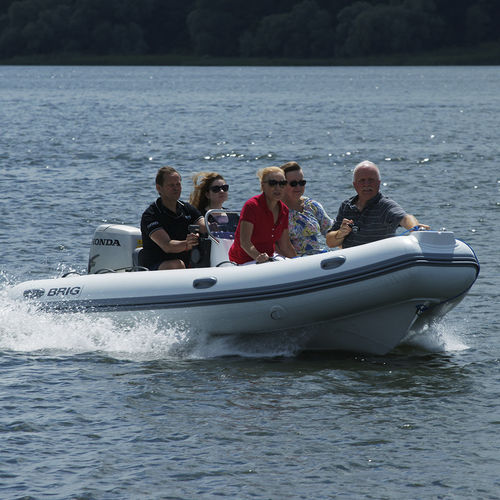 Barco inflável com motor de popa - FALCON 480 - Brig U.S.A. LLC - semirrígido / com console lateral / para pesca