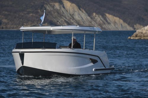 Lancha Day Cruiser com motor de centro - 21  - ALFASTREET YACHTS - elétrica / open / com hard-top
