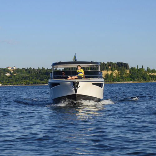 Lancha Day Cruiser com motor de centro - 28  - ALFASTREET YACHTS - a diesel / de gasolina / bimotor