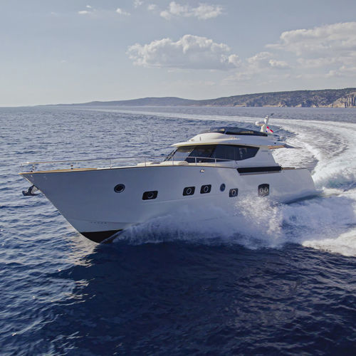 Iate a motor de cruzeiro - 70 Fly - Monachus Yachts - com flybridge / IPS POD / 4 cabines