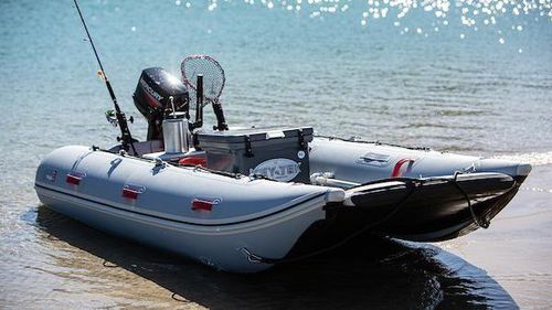 Catamarã inflável - DISCOVERY  - True Kit Inflatables - com motor de popa / dobrável / open