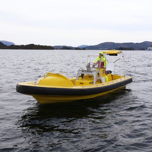 Barco profissional barco salva-vidas - 700 FRB - Mare Safety AS - com motor de centro hidrojato
