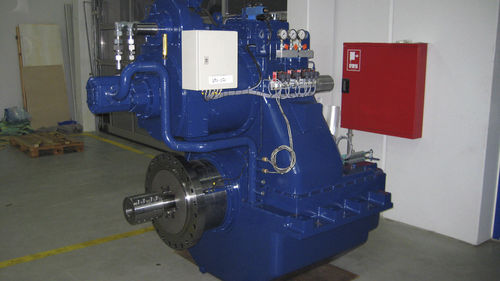 Redutor para navio - ME Production A/S - para hélice de passo controlável / com embreagem hidráulica