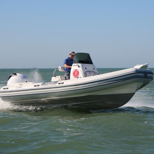 Barco inflável com motor de popa - W6 - Wimbi Boats Ltd - semirrígido / com console central / open