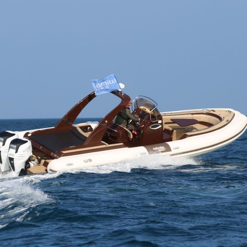 Barco inflável com motor de popa - W9 - Wimbi Boats Ltd - bimotor / semirrígido / com console central