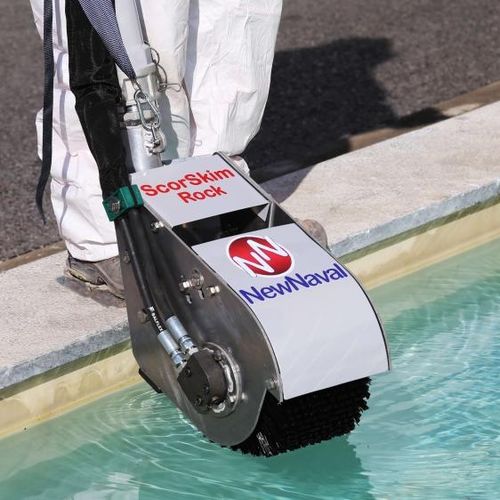 Skimmer de hidrocarbonetos com escova - ScorSkim Rock - New Naval Ltd. - para águas calmas