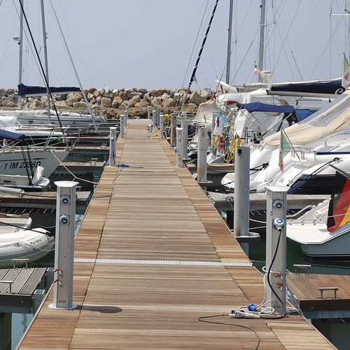 Píer flutuante - PONTILE GALLEGGIANTE - Nuova Metalmeccanica srl - marine division - modular / de atracação / para marina