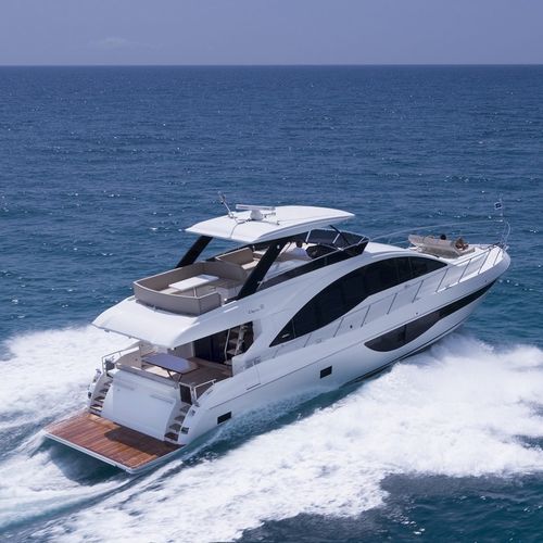 Iate a motor de cruzeiro - 63 - Dyna Craft Ltd. - com flybridge / 4 cabines / pernoite para 6 pessoas
